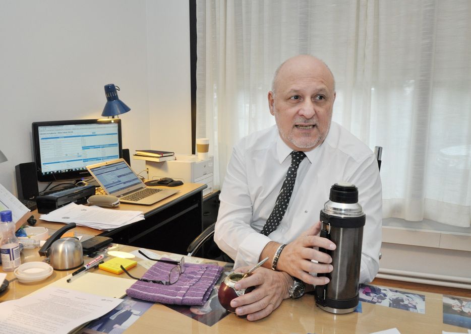 Dr. Guillermo Cosentino1